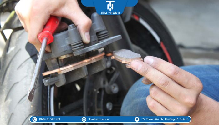 Chi phí sửa thắng xe máy bị kêu bao nhiêu?