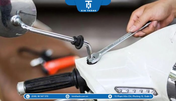 Hướng dẫn cách lắp gương xe máy đúng chuẩn