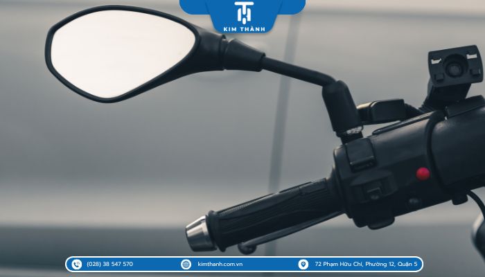 Lắp 1 gương chiếu hậu được với điều kiện là bên trái và phải đúng với tiêu chuẩn 