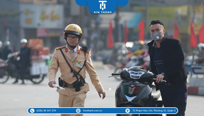 Vi phạm lỗi kính chiếu hậu xe máy phạt bao nhiêu tiền? 