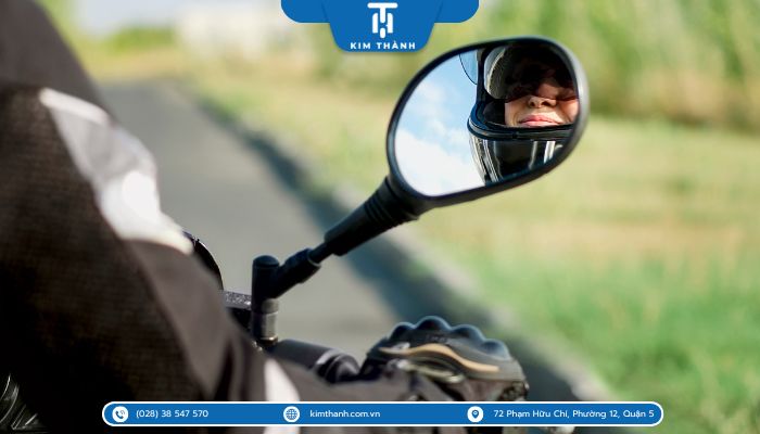 Xe máy gắn 1 gương có bị phạt không?