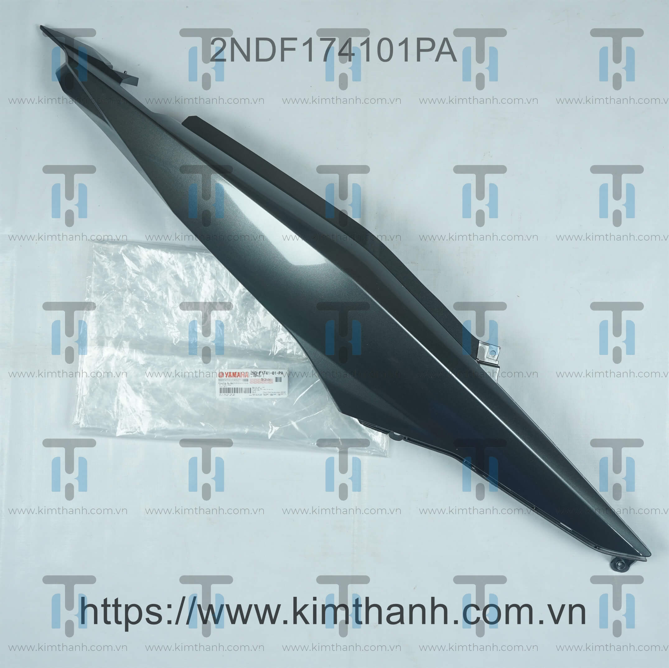 Ốp sườn xám lợt phải Exciter 2015 150cc