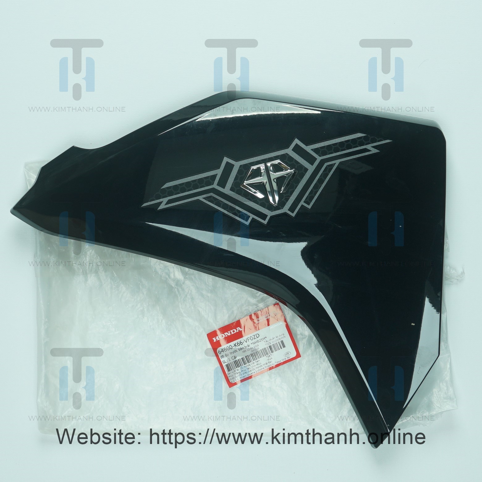 Bững/Cánh yếm đen bóng trái tem lập thể 2018 Air Blade 2016 - 2019 đèn LED