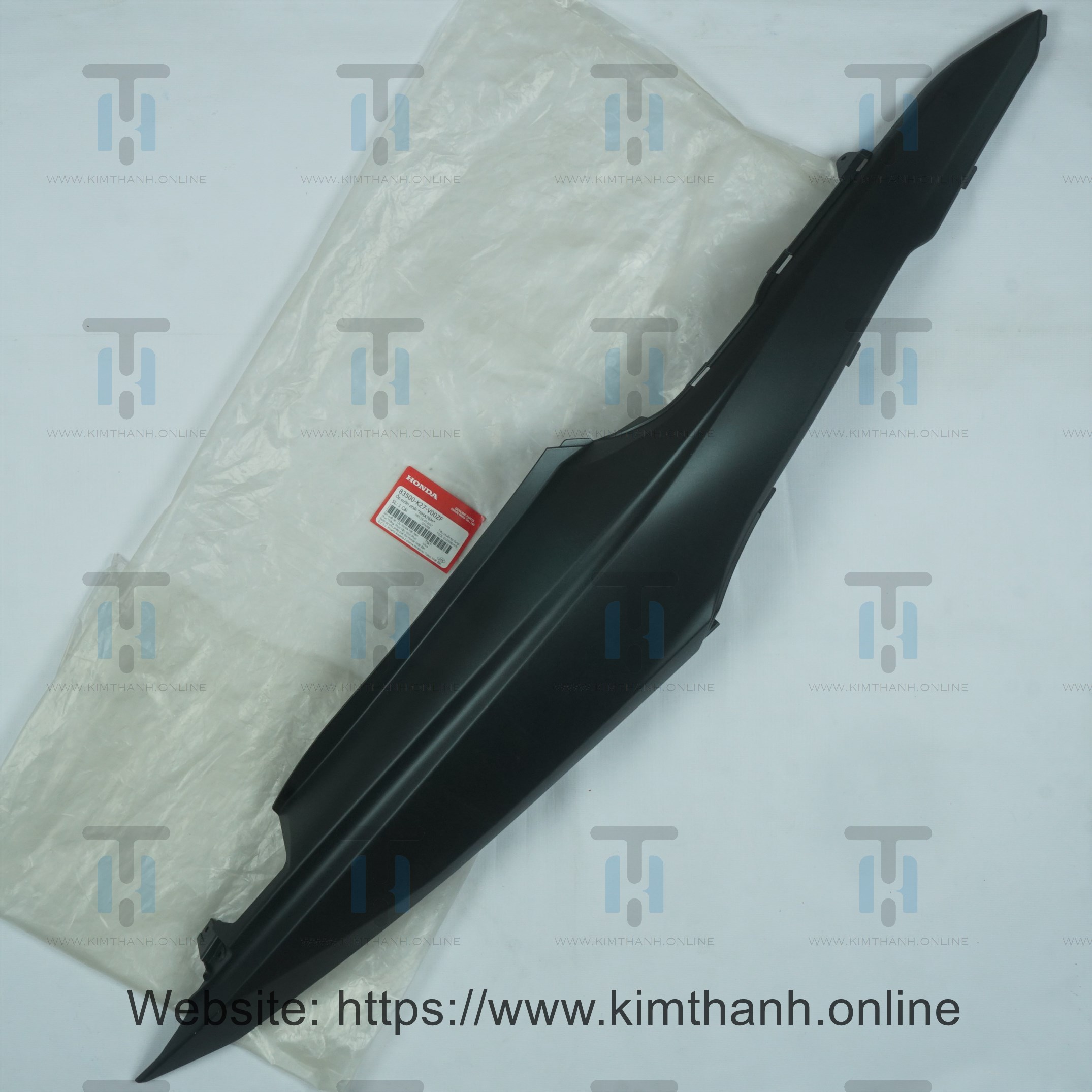 Ốp sườn đen mờ phải không tem Air Blade 2013 - 2015 đèn cầu