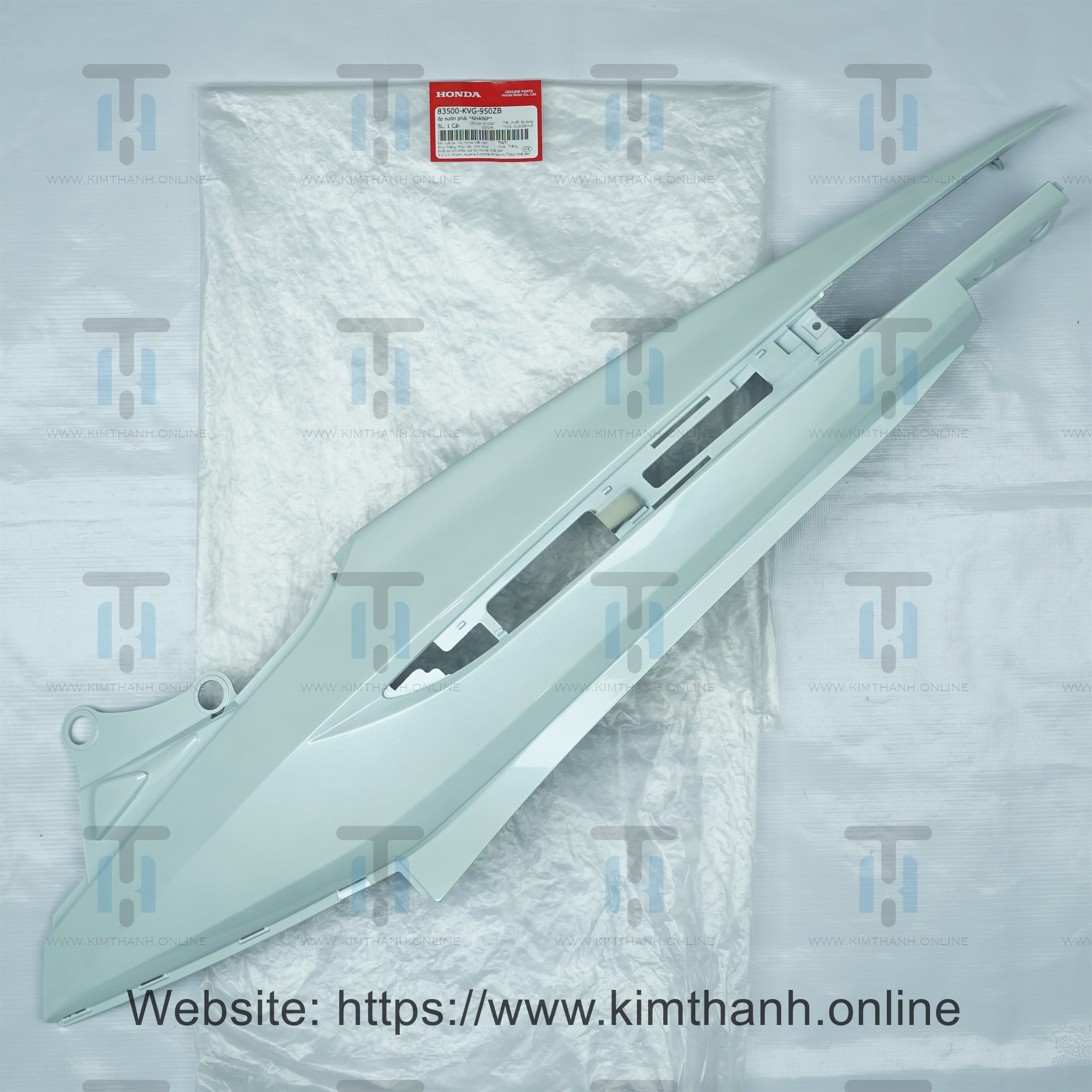 Ốp sườn Honda Việt trắng phải không tem Air Blade đời đầu