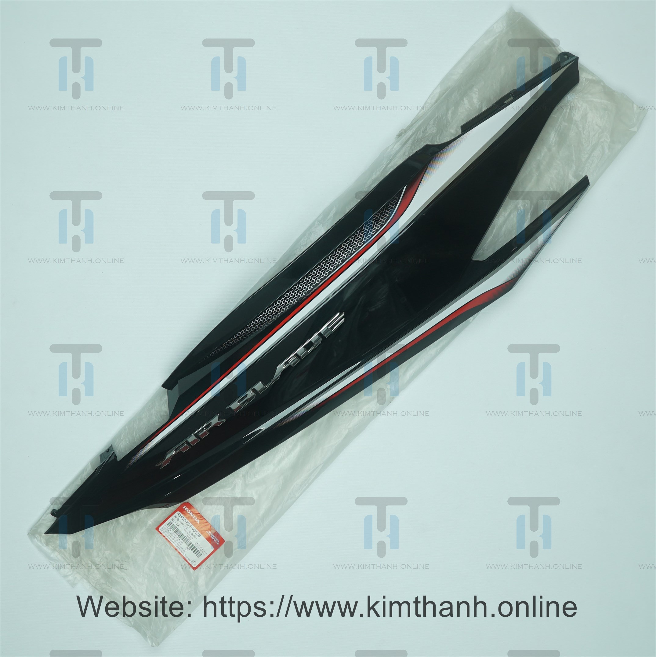 Ốp sườn đen bóng phải tem trắng Air Blade 2016 - 2019 đèn LED
