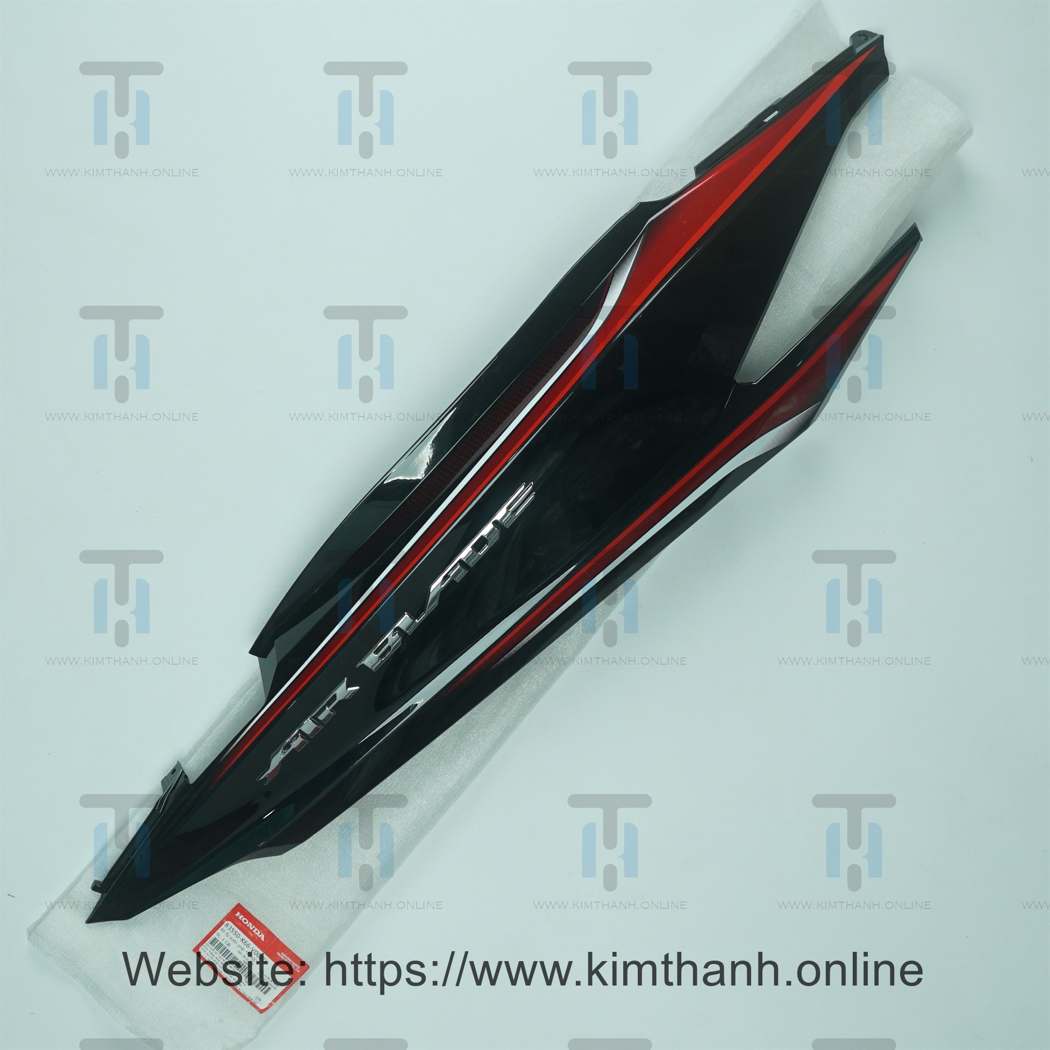 Ốp sườn đen bóng phải tem đỏ Air Blade 2016 - 2019 đèn LED