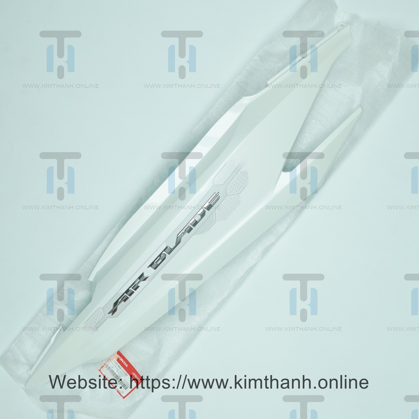 Ốp sườn trắng phải tem lập thể Air Blade 2016 - 2019 đèn LED