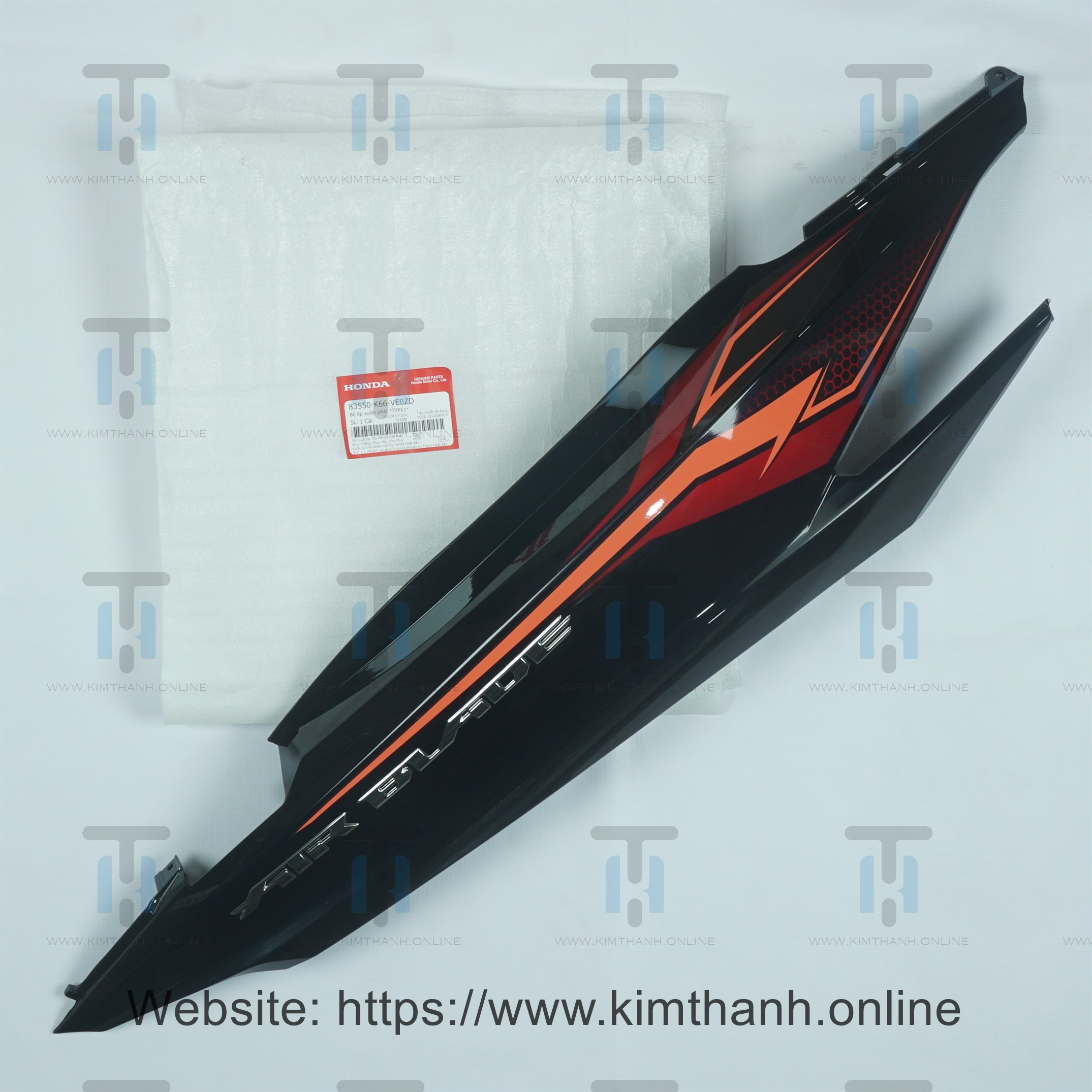 Ốp sườn đen bóng phải tem đỏ 2018 Air Blade 2016 - 2019 đèn LED