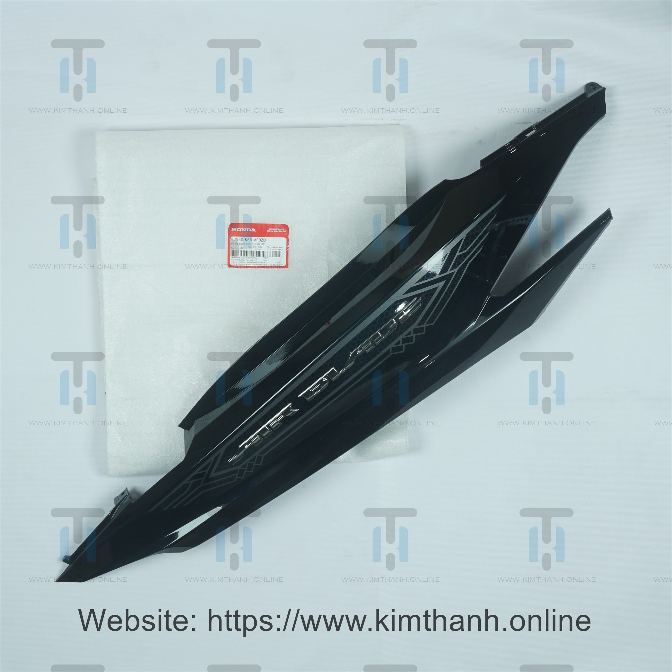 Ốp sườn đen bóng phải tem lập thể 2018 Air Blade 2016 - 2019 đèn LED