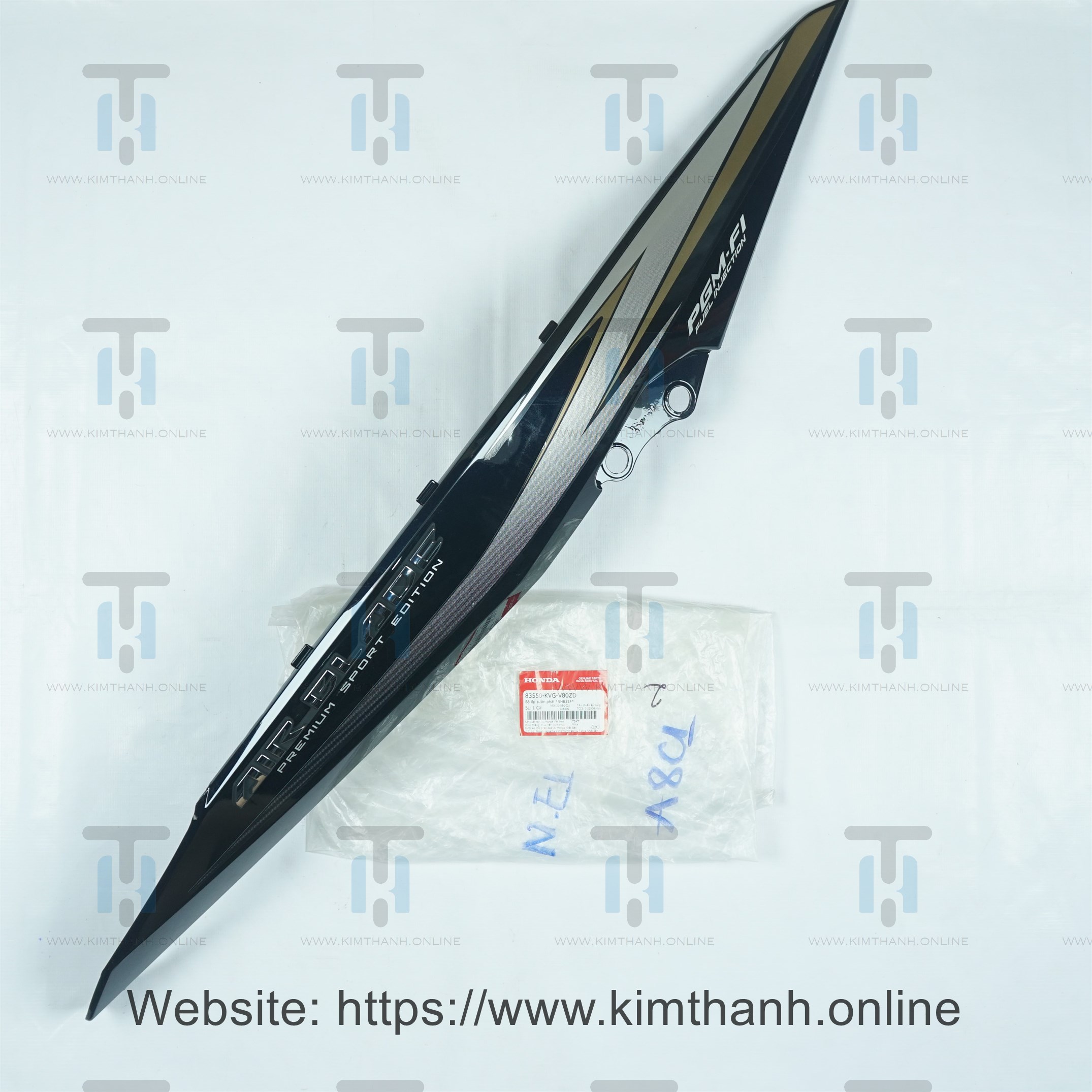Ốp sườn dưới đen phải tem đồng Air Blade 2011 2012 đầu bò