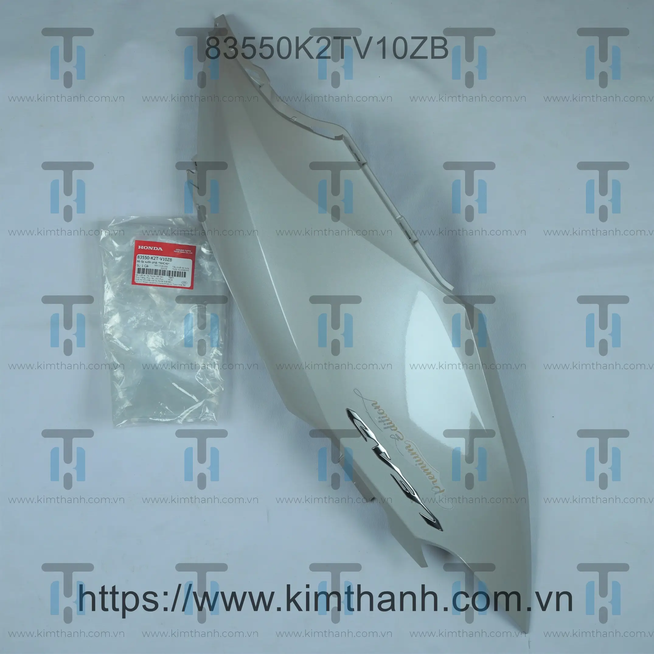Ốp sườn kem phải tem Premium Edition - 2021 Lead 2017 - LED