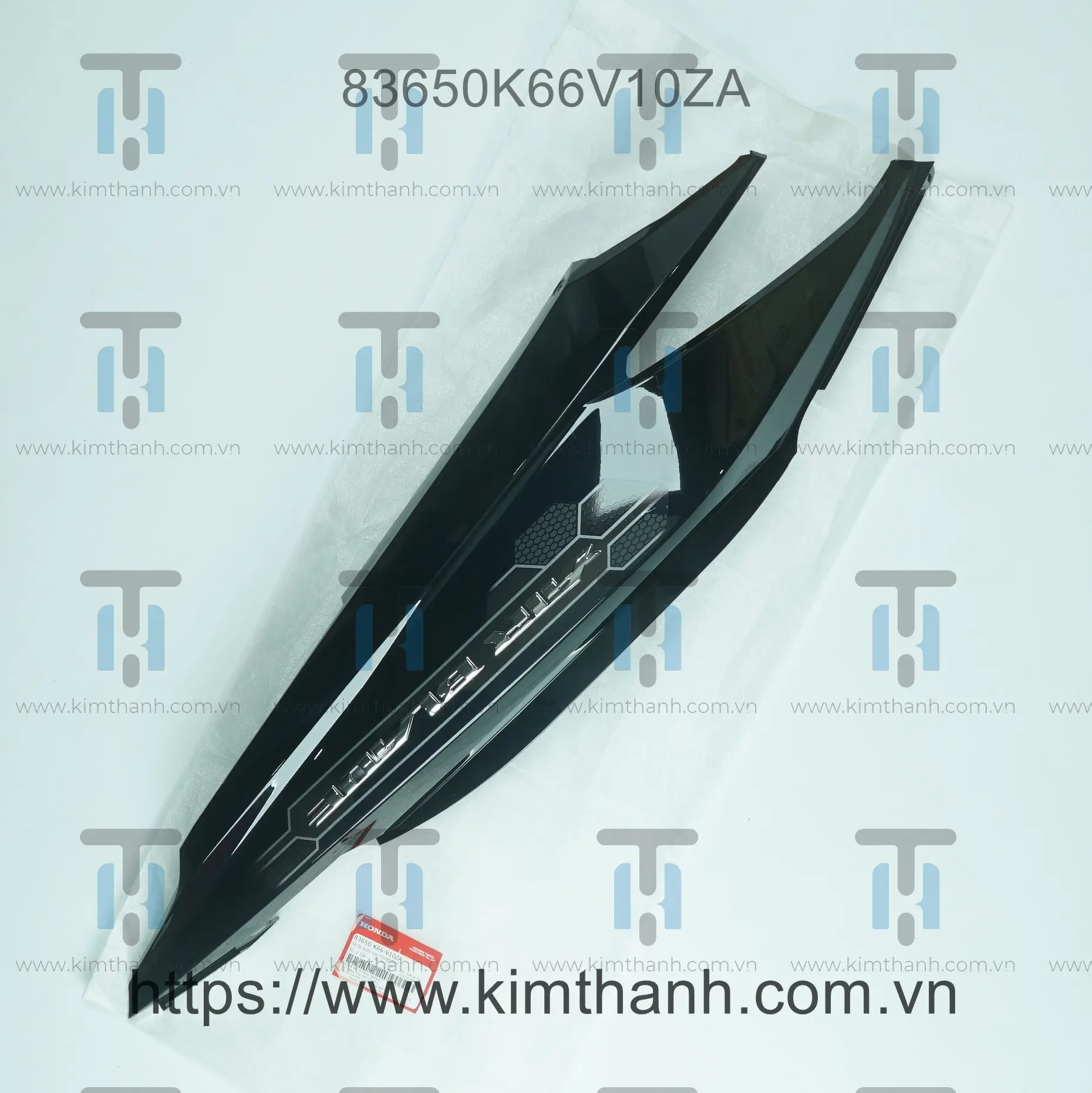 Ốp sườn đen bóng trái tem lập thể Air Blade 2016 - 2019 đèn LED
