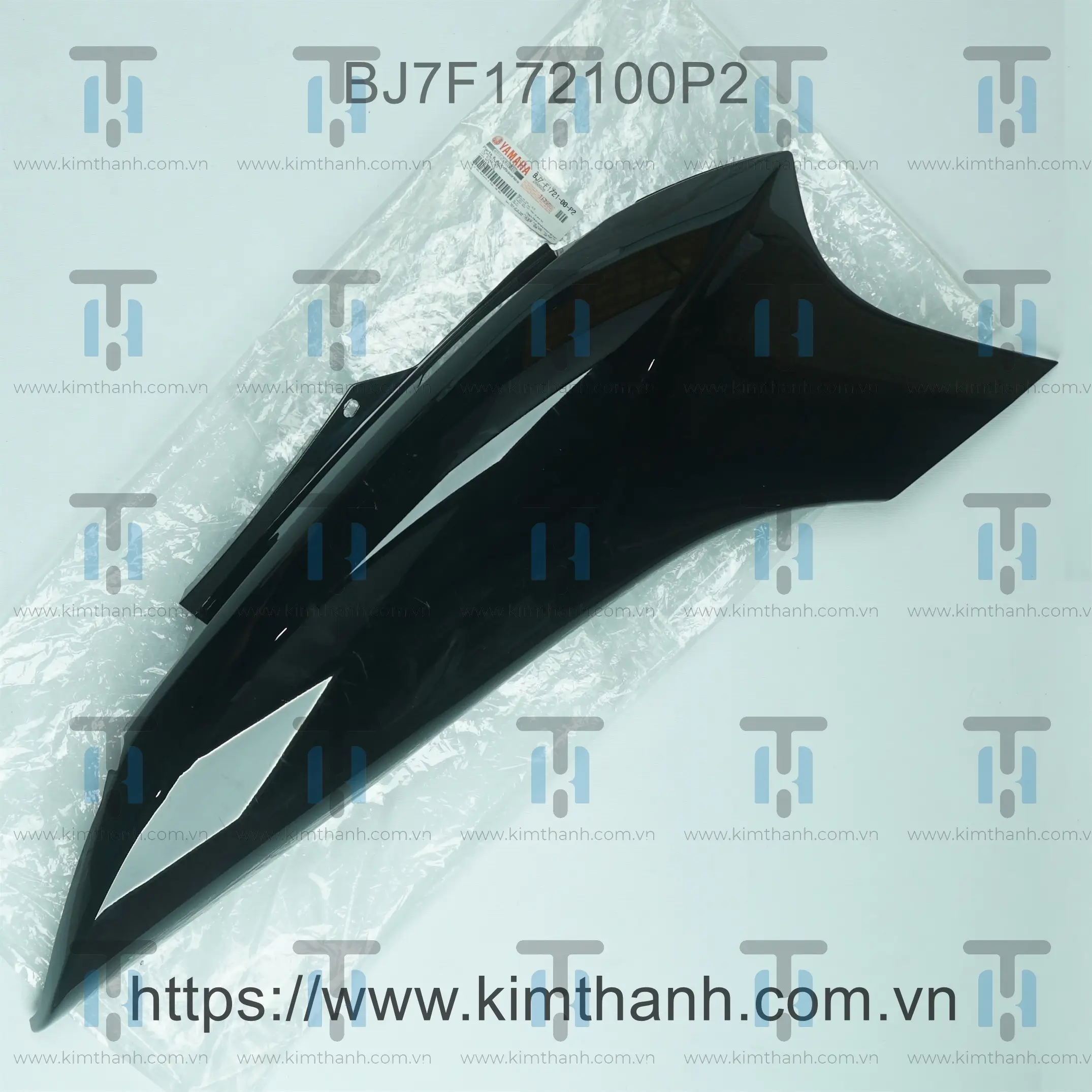 Ốp sườn đen bóng phải Janus 2016