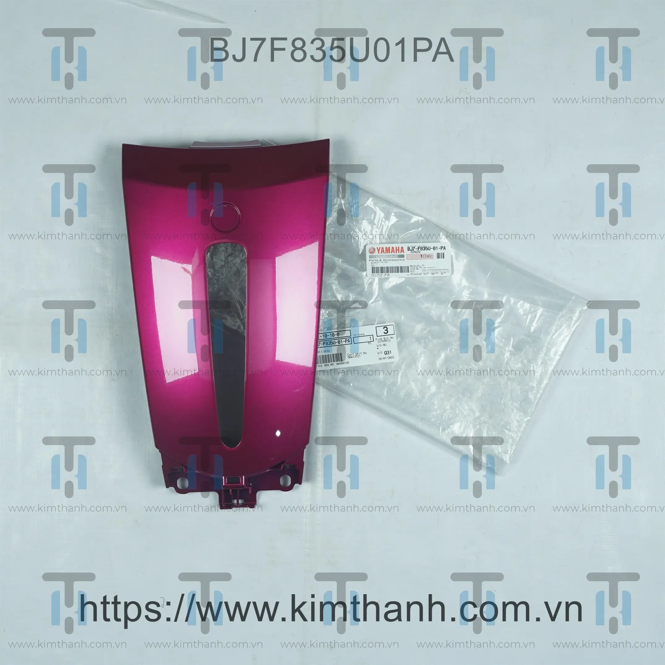 Mặt nạ trên hồng đậm Janus 2016