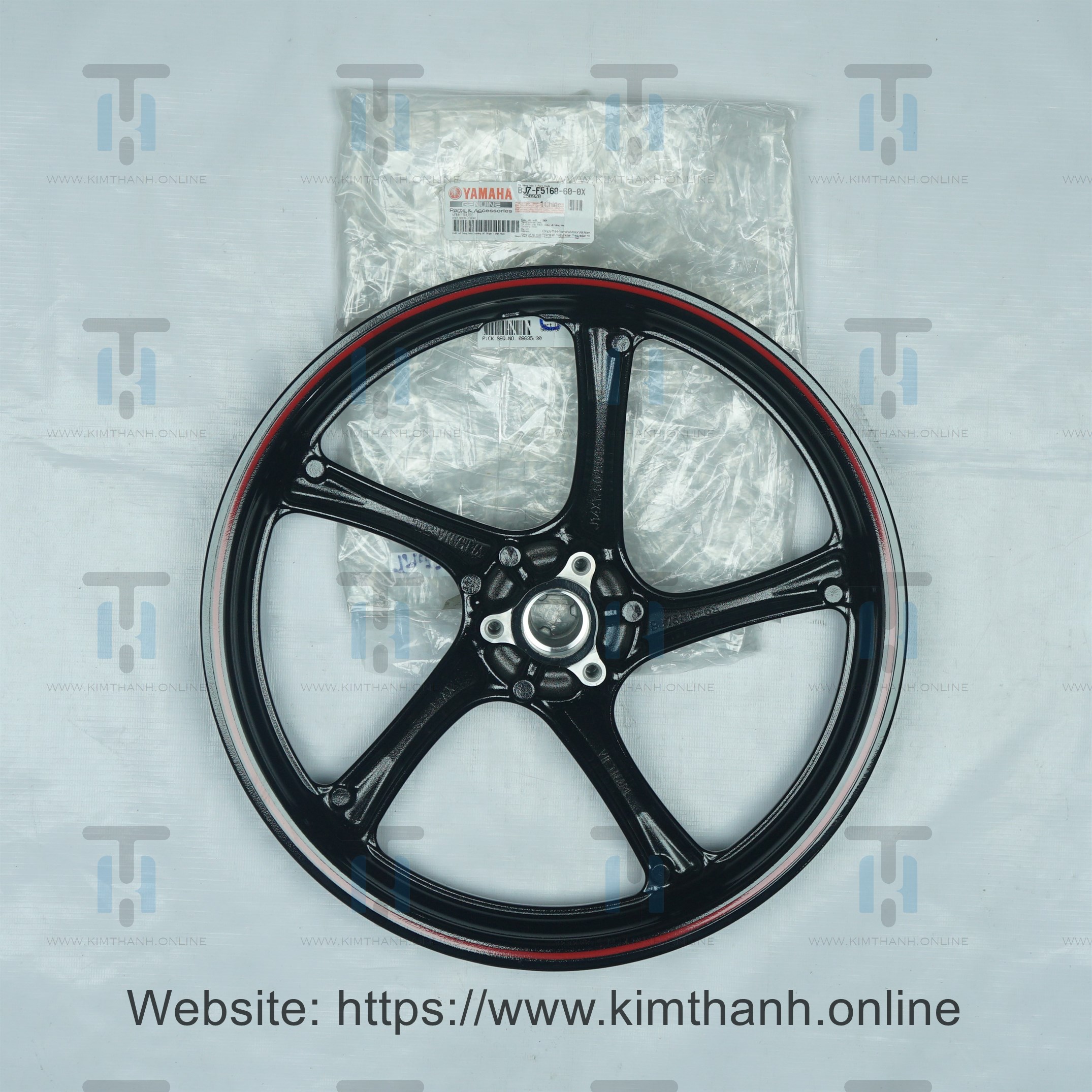 Mâm trước đen viền đỏ Janus 2016
