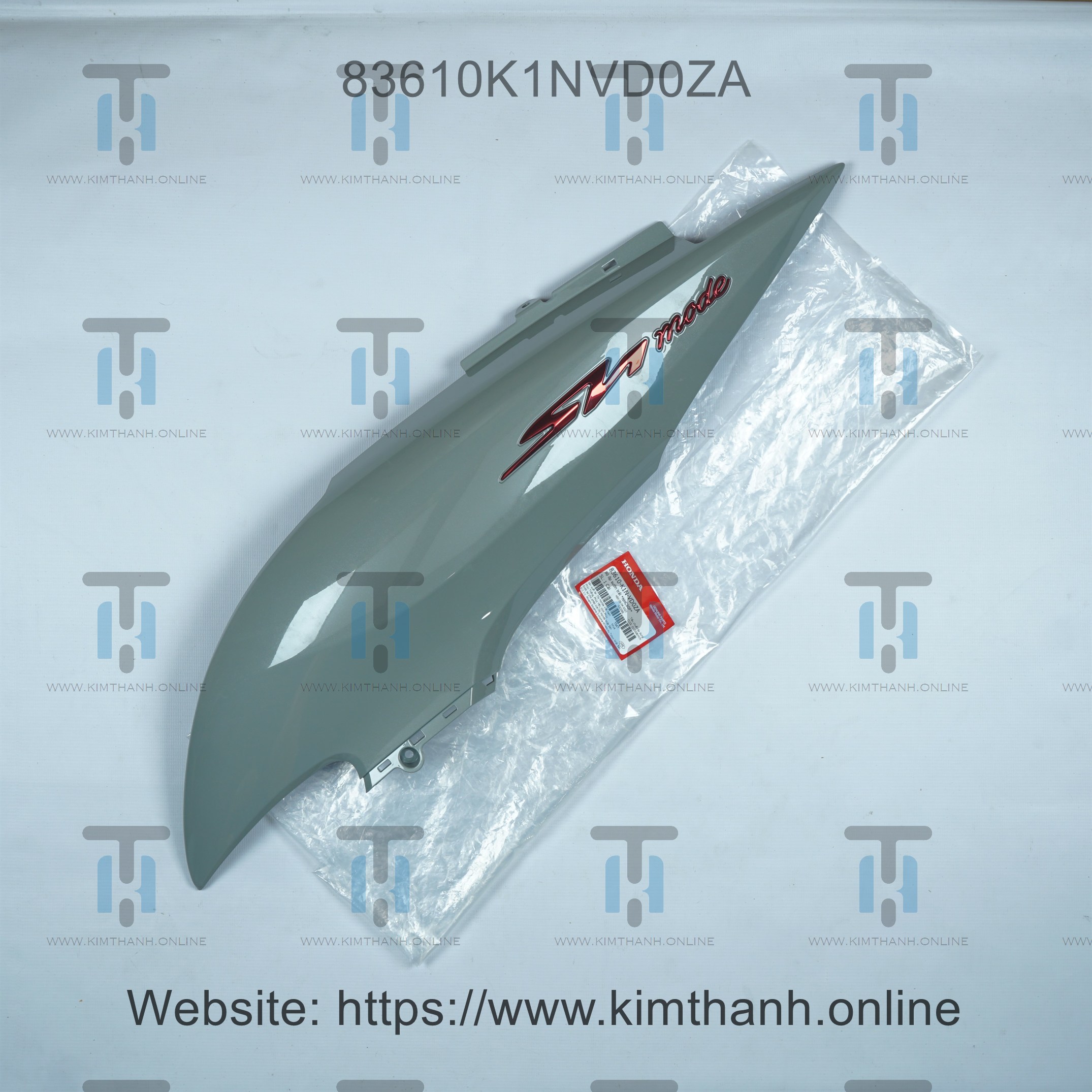 Ốp sườn xám xi măng trái tem đỏ SH Mode 2021