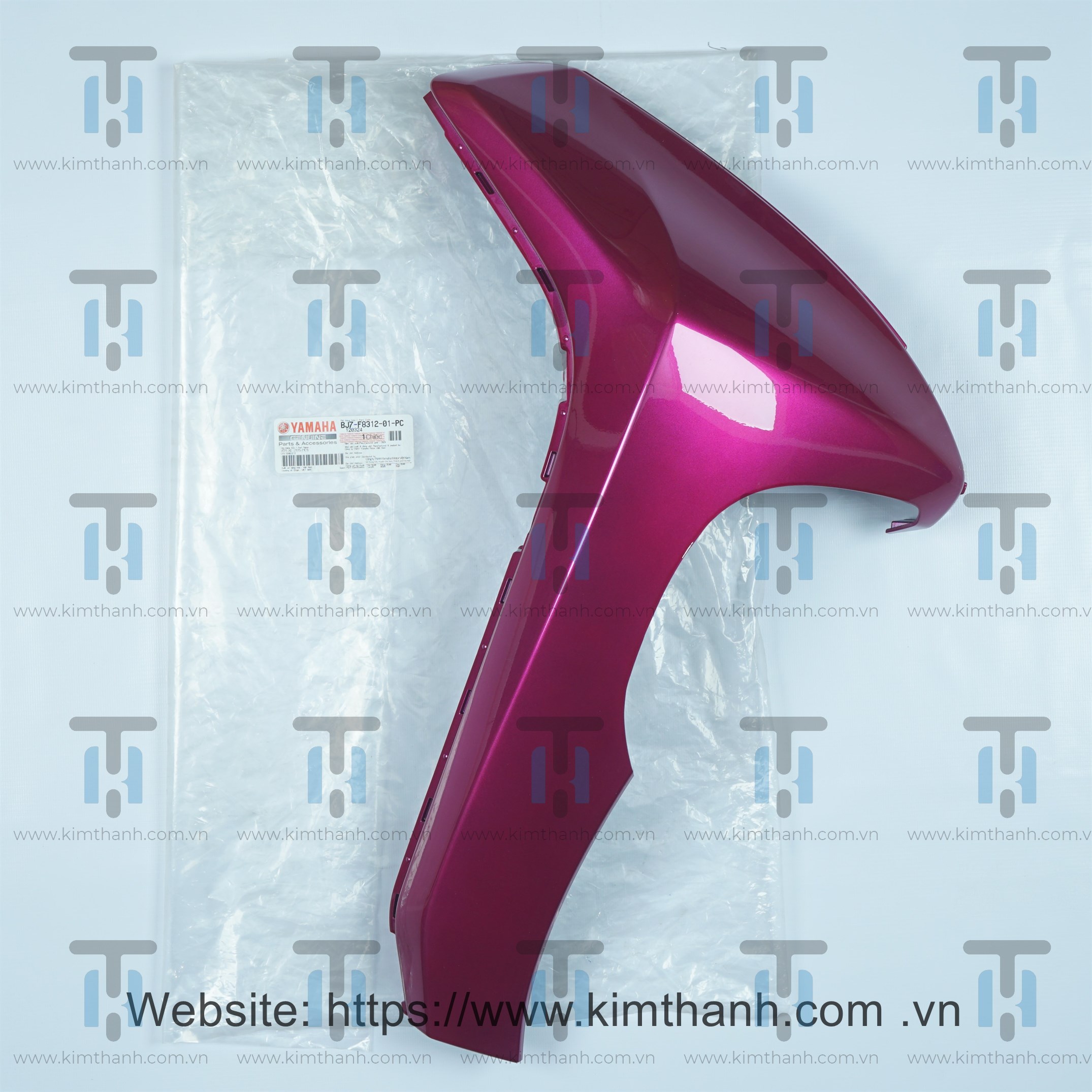Bững hồng đậm phải Janus 2016